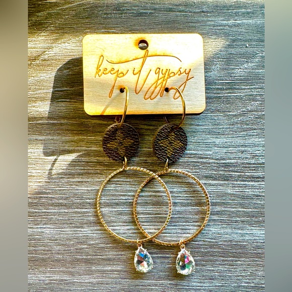 Keep It Gypsy Jewelry - NWOT Keep It Gypsy Gold Ring AB Crystal Drop Earrings